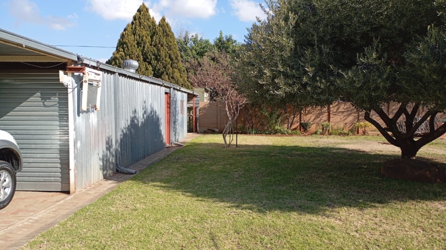 To Let 5 Bedroom Property for Rent in Generaal De Wet Free State